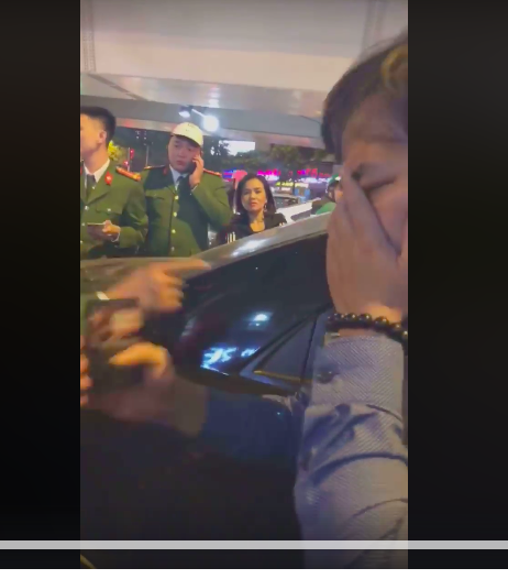 Xe điên đâm hai bà bầu trên đường Trần Duy Hưng, tài xế nói: Anh lo cho em!