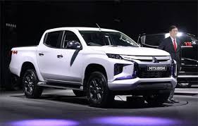 Mitsubishi tiết lộ cấu hình Triton 2019 tại Việt Nam trước ngày ra mắt: Cắt giảm nhiều tính năng an toàn