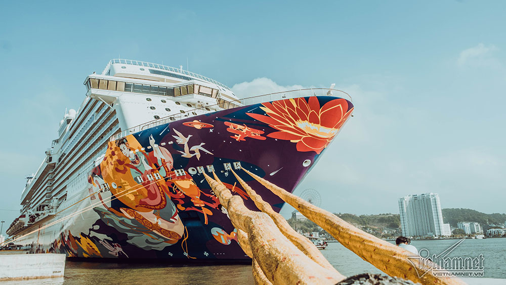 Ngất ngây với cảng du lịch sang chảnh ngàn tỷ giữa Hạ Long