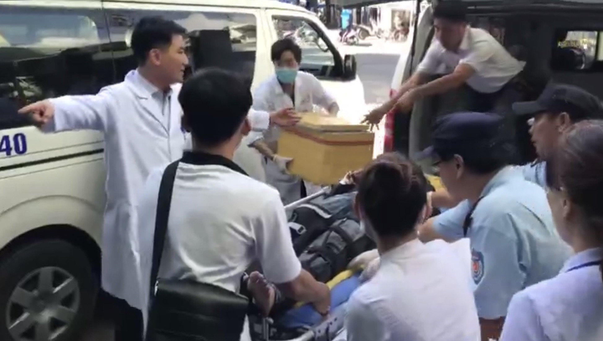 Vụ xe rơi ở đèo Hải Vân: Người trong cuộc kể chuyện cứu cánh tay đứt lìa của nữ sinh