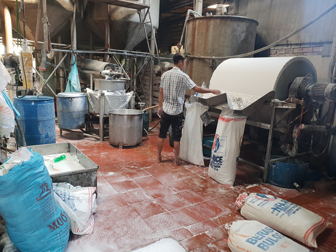 Bún cũ, bún thải trộn hóa chất 'biến' thành bún tươi bán ra thị trường