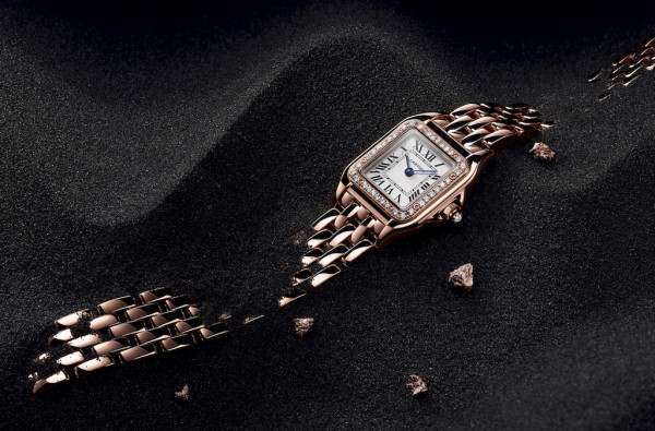 Doanh nhân Thuỷ Tiên phủ đầy nữ trang Cartier đi nhận giải thưởng