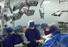Lần đầu tiên ở Việt Nam: bệnh nhân vừa được mổ khối u vừa hát