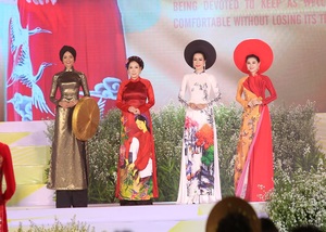 Trịnh Kim Chi duyên dáng trong vai trò Đại sứ tại Lễ hội Áo dài 2019