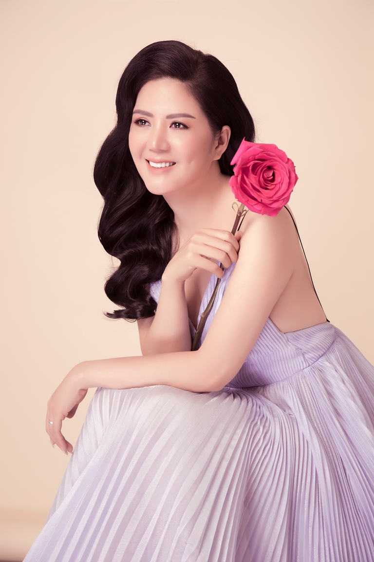 Nữ Hoàng Kim Cương Đinh Hiền Anh làm Trưởng Ban giám khảo thi người đẹp