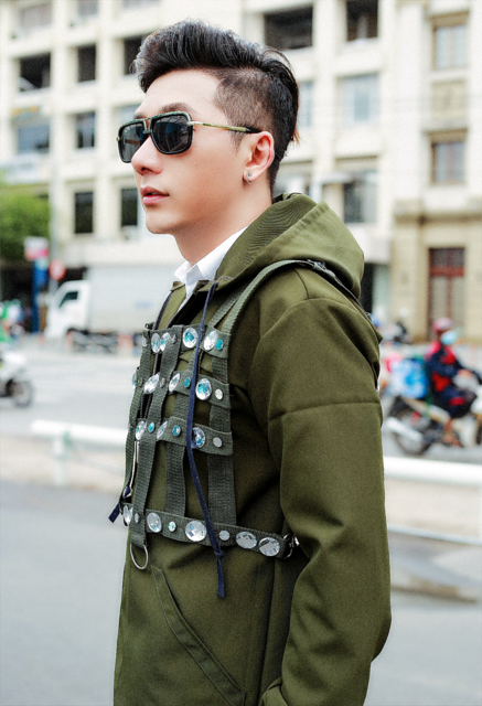 NAM PHONG ẤN TƯỢNG VỚI BST PRE-FALL 2018 - “NGUYÊN BẢN” CỦA NHÀ THIẾT KẾ PHUC TRAN