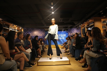 Tình địch của Hoa hậu Hương Giang  xuất hiện cùng dàn trai đẹp tại buổi ra mắt BST Hè 2019 của nhãn hàng V-SIXTYFOUR