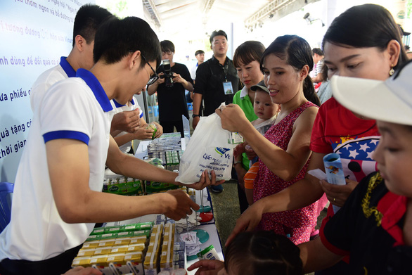 Tiêu thụ sữa tăng, nhưng 'cứ 4 trẻ thì có 1 em suy dinh dưỡng'