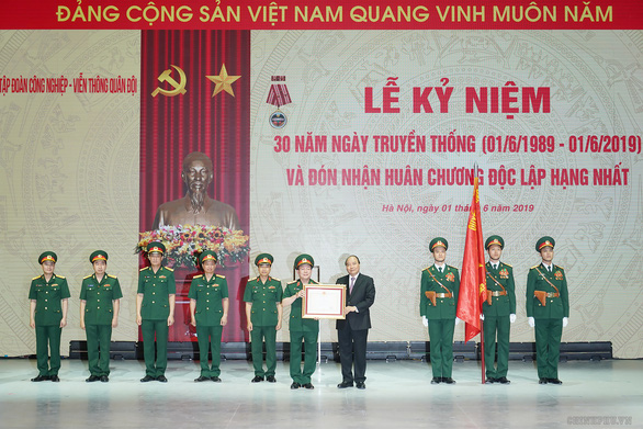 Thủ tướng muốn Viettel 'vươn lên sánh vai với Huawei, Google, Facebook'