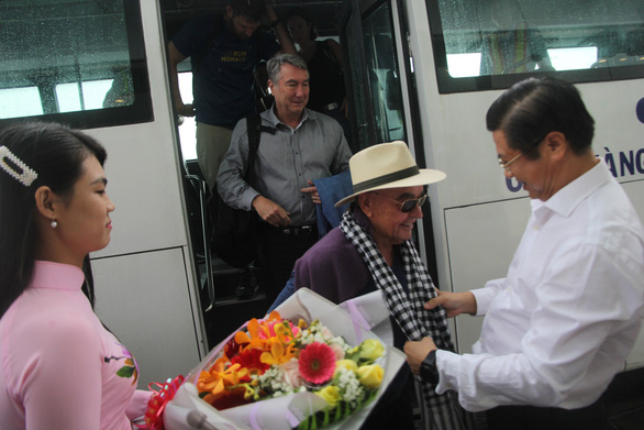 Ông chủ Tottenham Hotspur tới Cần Thơ, hẹn mang Cúp Champions League