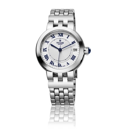 Khánh Linh The Face “đụng độ” Lady Gaga bởi chiếc đồng hồ được khao khát nhất thế giới