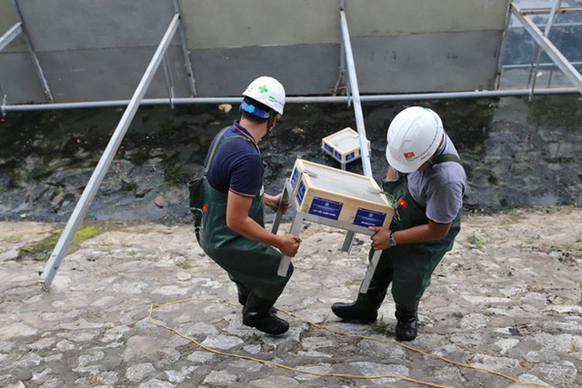 Quây rào sắt, xử lý bùn sông Tô Lịch thành khí CO2 và nước bằng công nghệ Nhật Bản