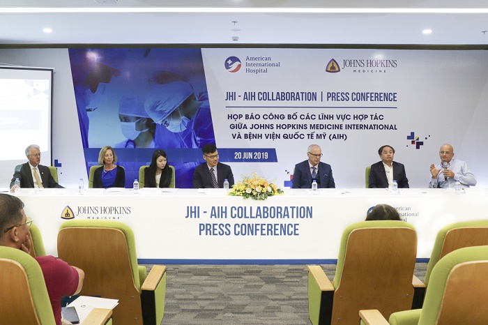 Hệ thống chăm sóc sức khỏe hàng đầu tại Mỹ - Johns Hopkins Medicine International (JHI) ký kết hợp tác chuyên môn với bệnh viện Quốc tế Mỹ (AIH)