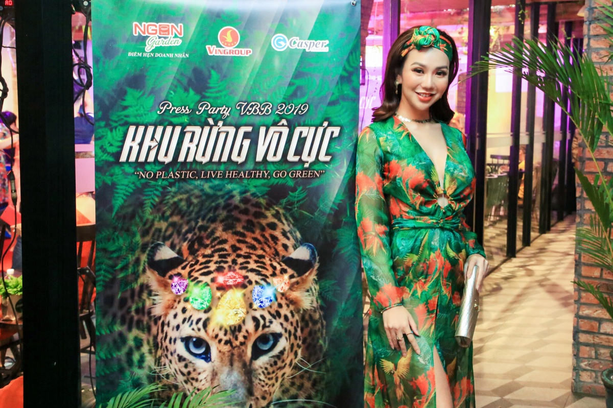 MC – Á hoàng Golf Queen Hải Anh khoe nhan sắc yêu kiều cùng dàn nam thần