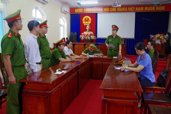 Khởi tố, bắt tạm giam 2 chủ tịch xã 