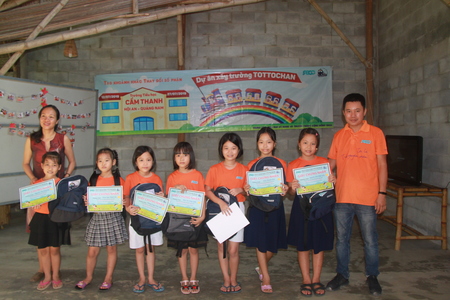 XÂY TRƯỜNG TOTTOCHAN:  “Tạo khoảnh khắc thay đổi số phận”