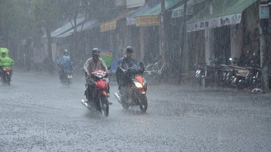 Chiếu tối nay Hà Nội mưa giông, khả năng xảy ra lốc, sét