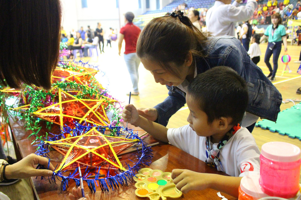 ‘Đêm hội trăng rằm’ cho 350 trẻ tự kỷ khu vực phía Nam