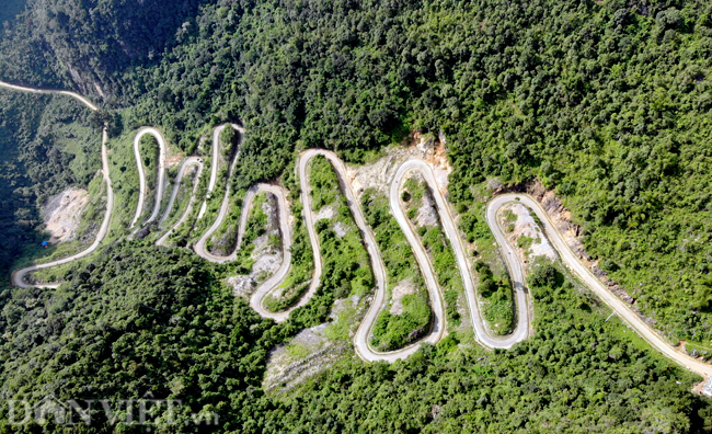 Ảnh: Con đèo 14 khúc cua tay áo hùng vỹ bậc nhất vùng núi Đông Bắc
