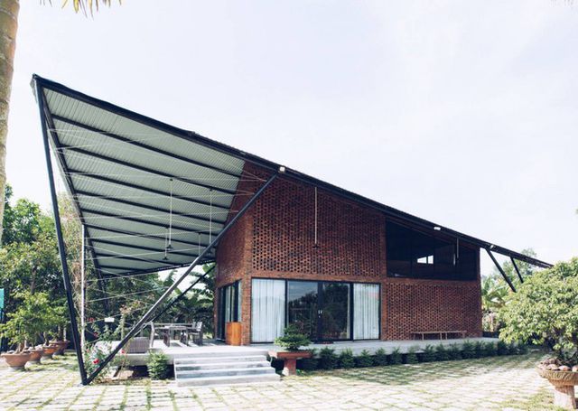 Ngôi nhà hình cánh diều đậm chất làng quê cuốn hút trên báo Tây