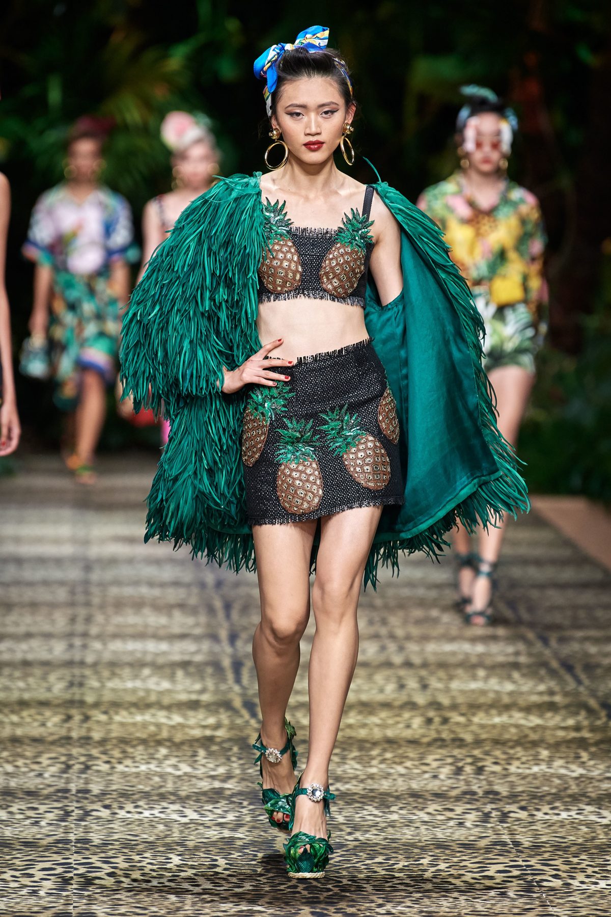 Dolce & Gabbana mang cả khu rừng sang trọng vào BST Xuân Hè 2020