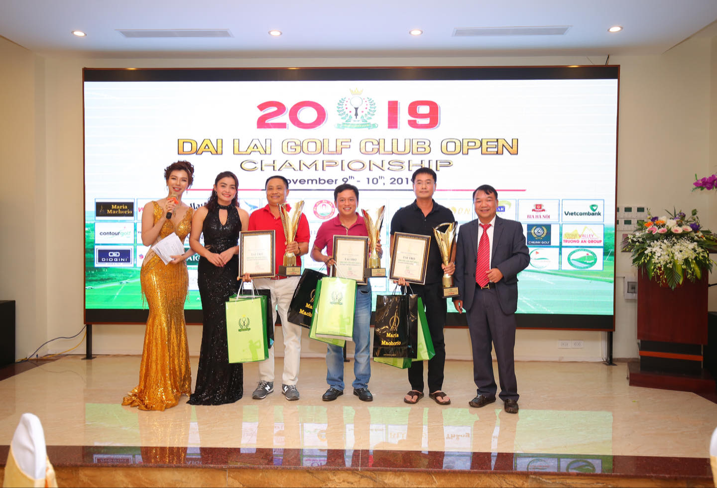 MC Hải Anh vỡ òa cảm xúc khi chứng kiến golfer đạt HIO tại giải