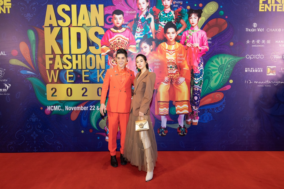 Ngắm Mai Thanh Hà thanh lịch trên đường đua phong cách