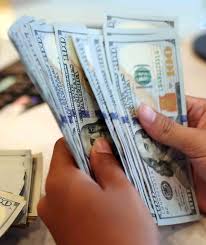 Cấm sử dụng thẻ ngân hàng thanh toán ra nước ngoài mua bán ngoại tệ