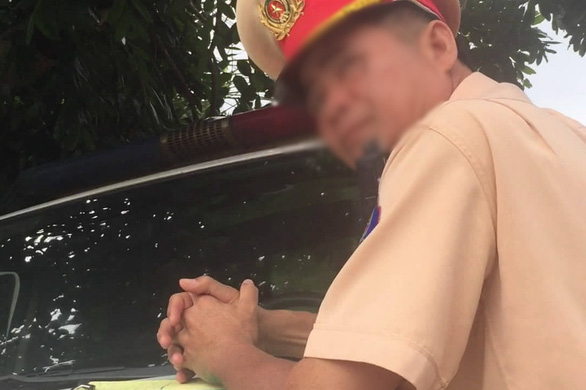 Tạm đình chỉ công tác 2 lãnh đạo đội CSGT 'bảo kê xe quá tải'