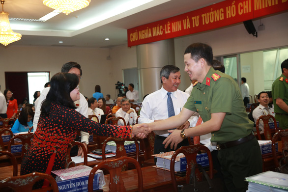 Tân giám đốc công an hỏi có 'bảo kê' xe không, đội trưởng đáp: 'Chỉ xin vì mối quan hệ!'