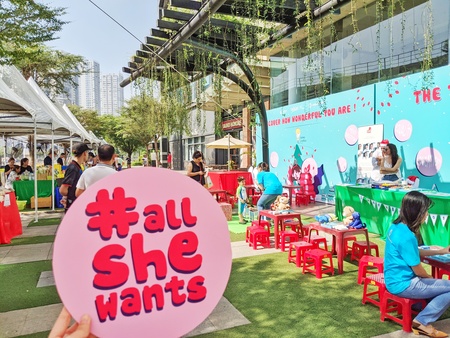 1000 người tham dự sự kiện “All She Wants” ủng hộ trẻ em gái tới trường