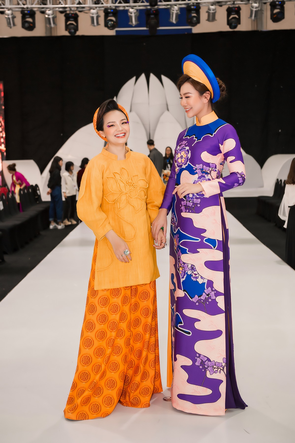 NTK La Sen Vũ giới thiệu BST “Nhật Vượng Niên Hoa” trên sàn diễn của VIBFW 2019