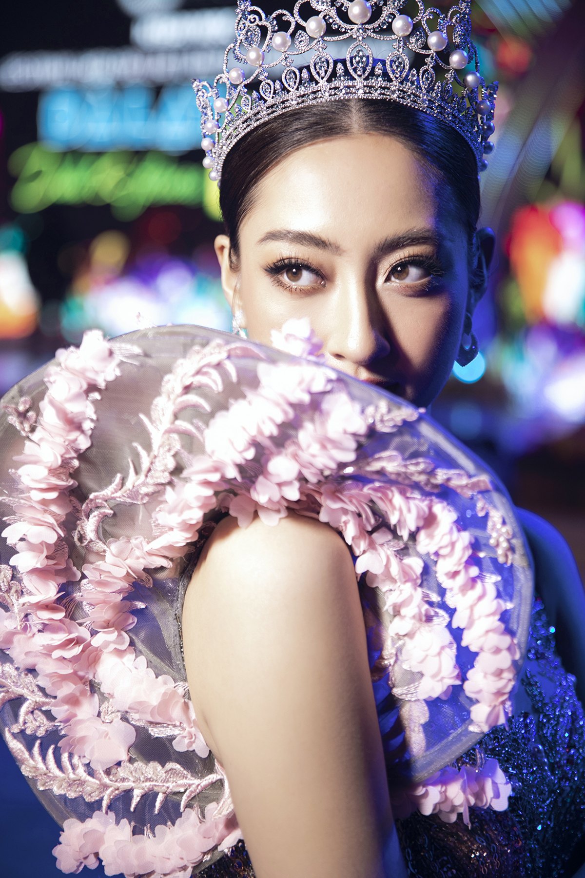 Hoa hậu Thế giới Megan Young chia sẻ tuyệt tác váy của Hoàng Hải khi tham gia sự kiện Việt Nam