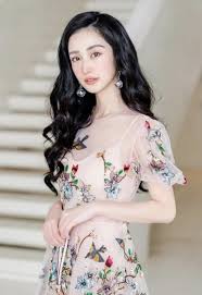 Hot Trend “Bông tai bong bóng”  khiến Bích Phương, Jun Vũ, Thảo Nhi Lê cùng các sao nữ Showbiz Việt mê mẩn