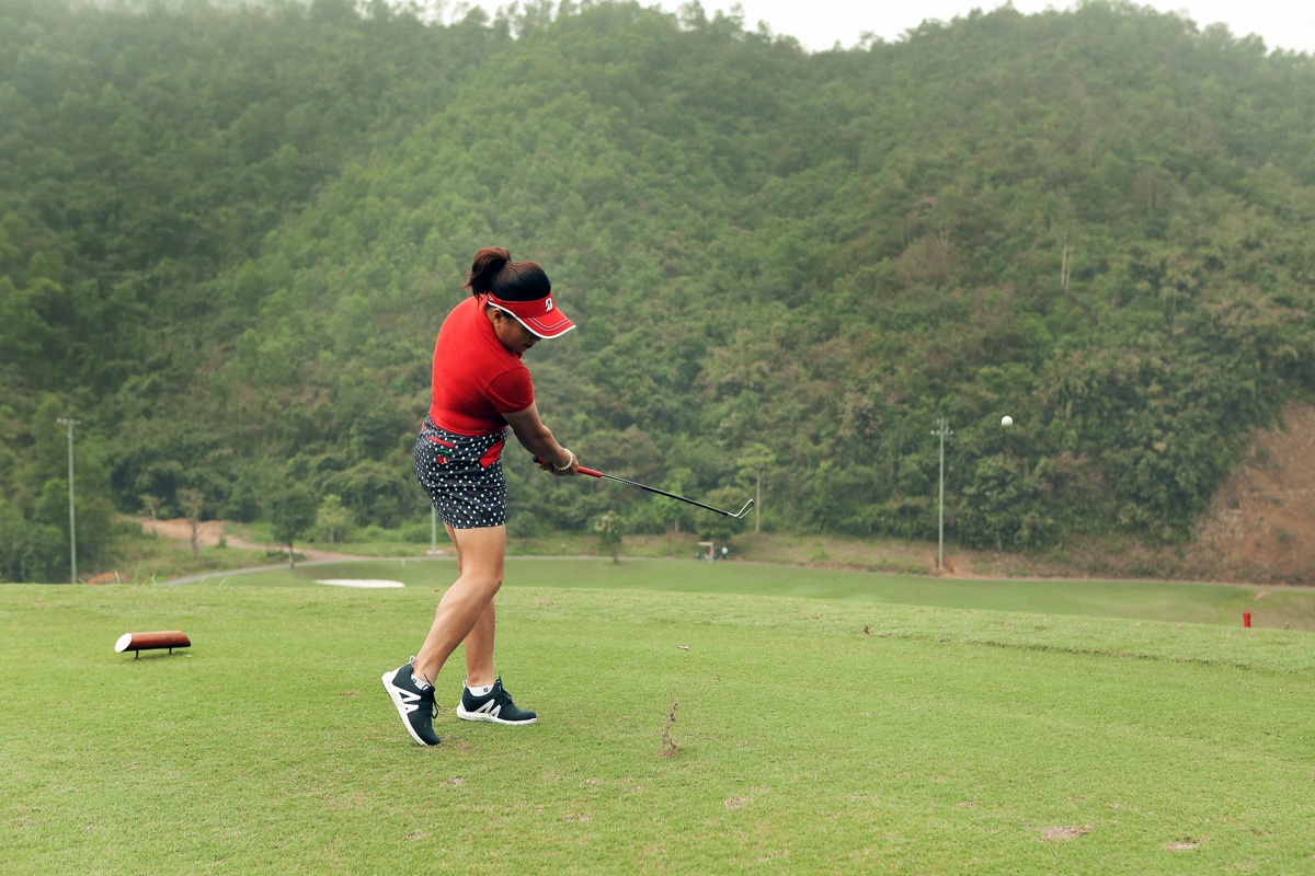 Nữ huấn luyện viên golf cùng tình yêu nghề suốt 3 thập kỷ