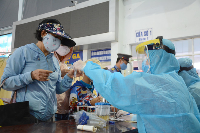 Khẩn: 6 bệnh viện phải 'dừng xét nghiệm Covid-19 theo yêu cầu'