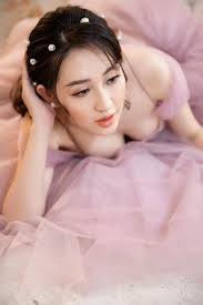 Hoa hậu Huỳnh Thúy Anh khoe ảnh tuổi thơ với nhan sắc xinh đẹp từ tấm bé