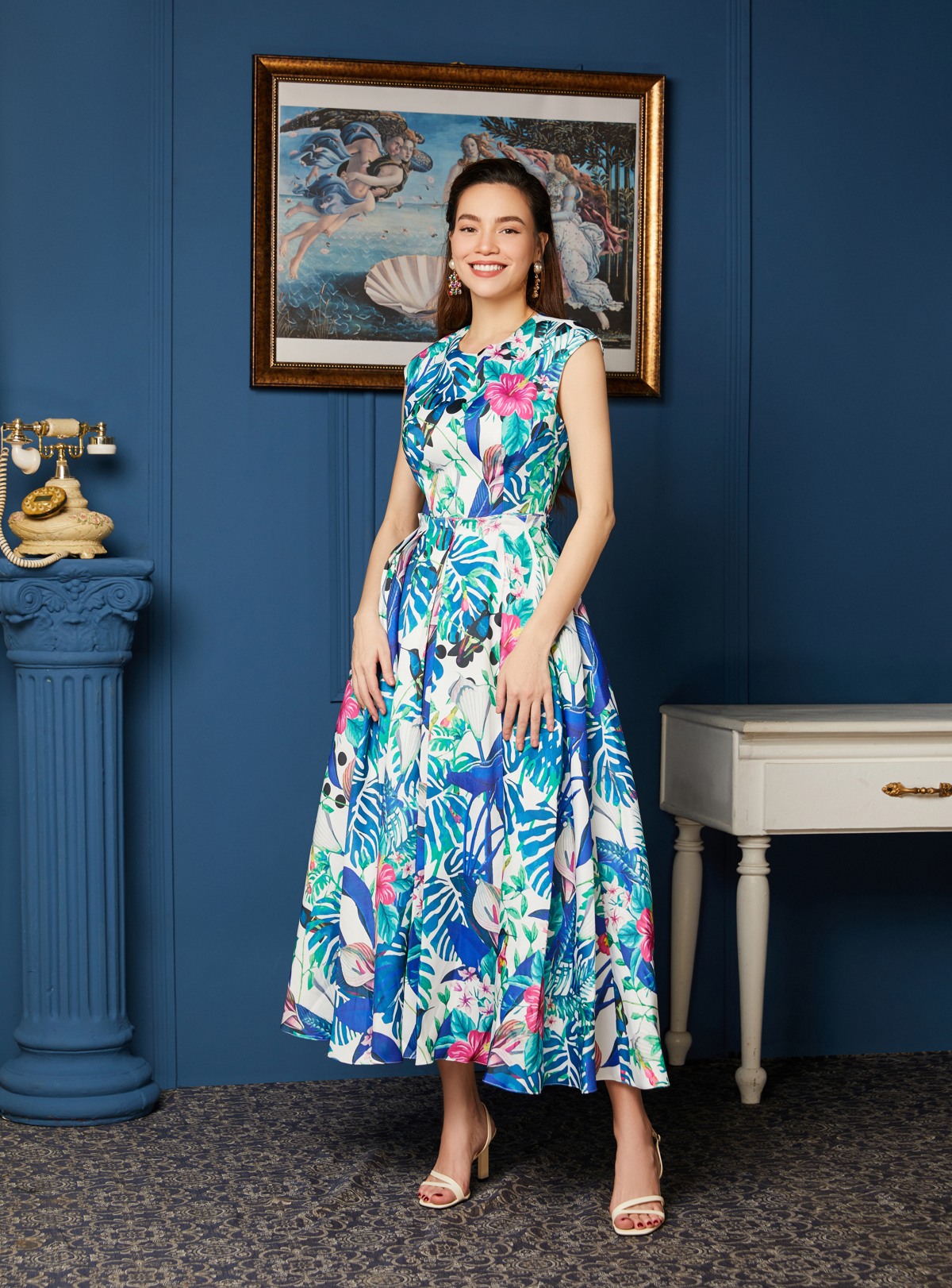 Hồ Ngọc Hà khoe eo thon làm đại sứ Neva