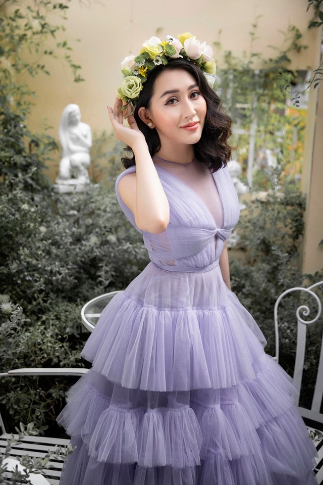 Huỳnh Thúy Anh xinh đẹp, “hóa tiểu thư đài cát” trong bộ ảnh mới