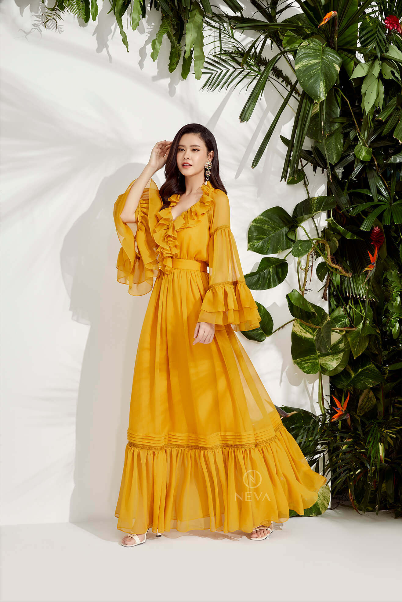 Trương Quỳnh Anh hoá quý cô công sở