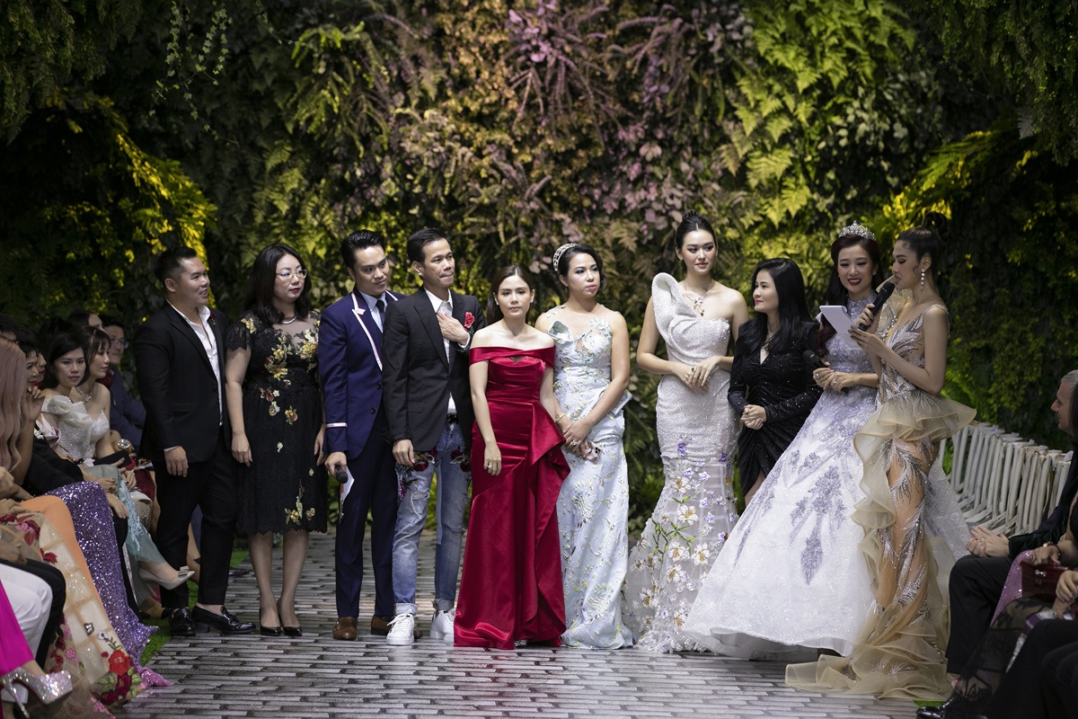 Soái ca bỏ gần 300 triệu mua váy Lệ Quyên mặc đấu giá là ai?