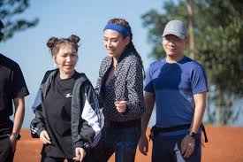 Hòa Minzy thay đồ ngay trên hồ, Võ Hoàng Yến