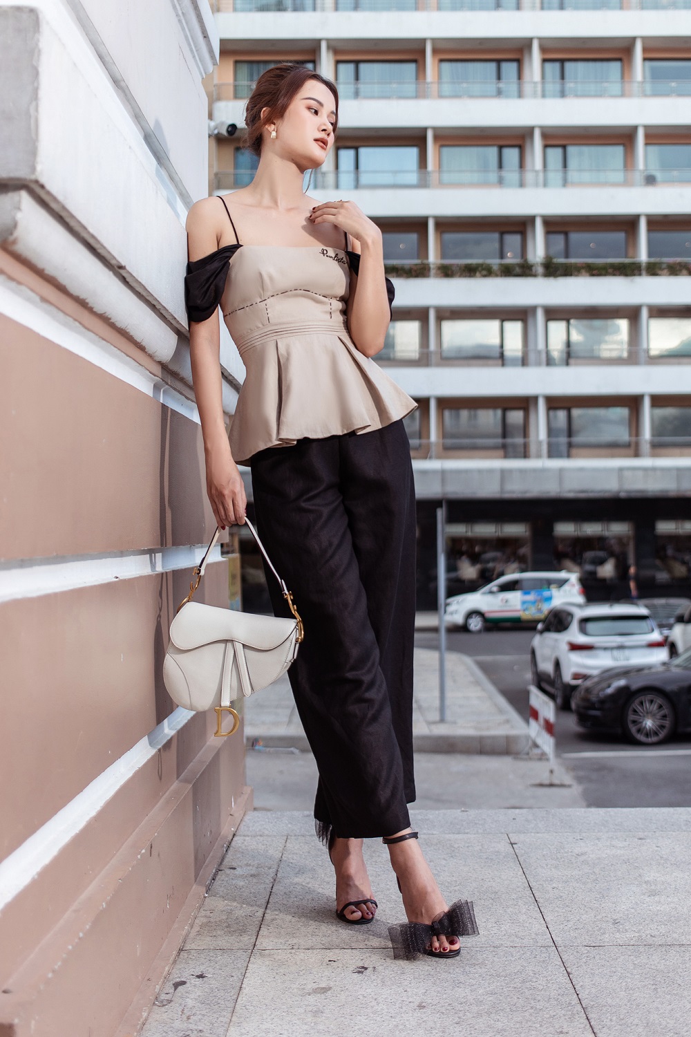 Top 5 Hoa hậu Hoàn vũ Việt Nam 2019 Hương Ly phối đồ dạo phố với Pearlista