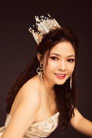 Diễn viên Kim Thanh Thảo khoe thần thái rạng ngời trong bộ ảnh mới
