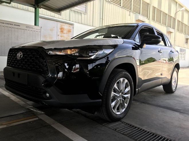 Toyota Corolla Cross bản tiêu chuẩn giá 720 triệu đồng trang bị gì?