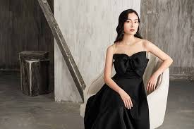 Helly Tống chọn thời trang Neva để xuất hiện nổi bật trong những buổi tiệc