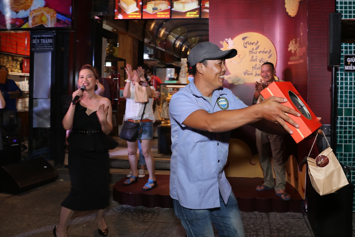 Dương Triệu Vũ ra mắt dòng bánh Trung Thu ăn nóng, lần đầu tiên xuất hiện tại Việt Nam