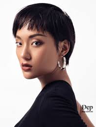 Thu Anh Hồ lịch lãm với bộ hình được tranh thủ chụp vội trên đường đi tới sự kiện