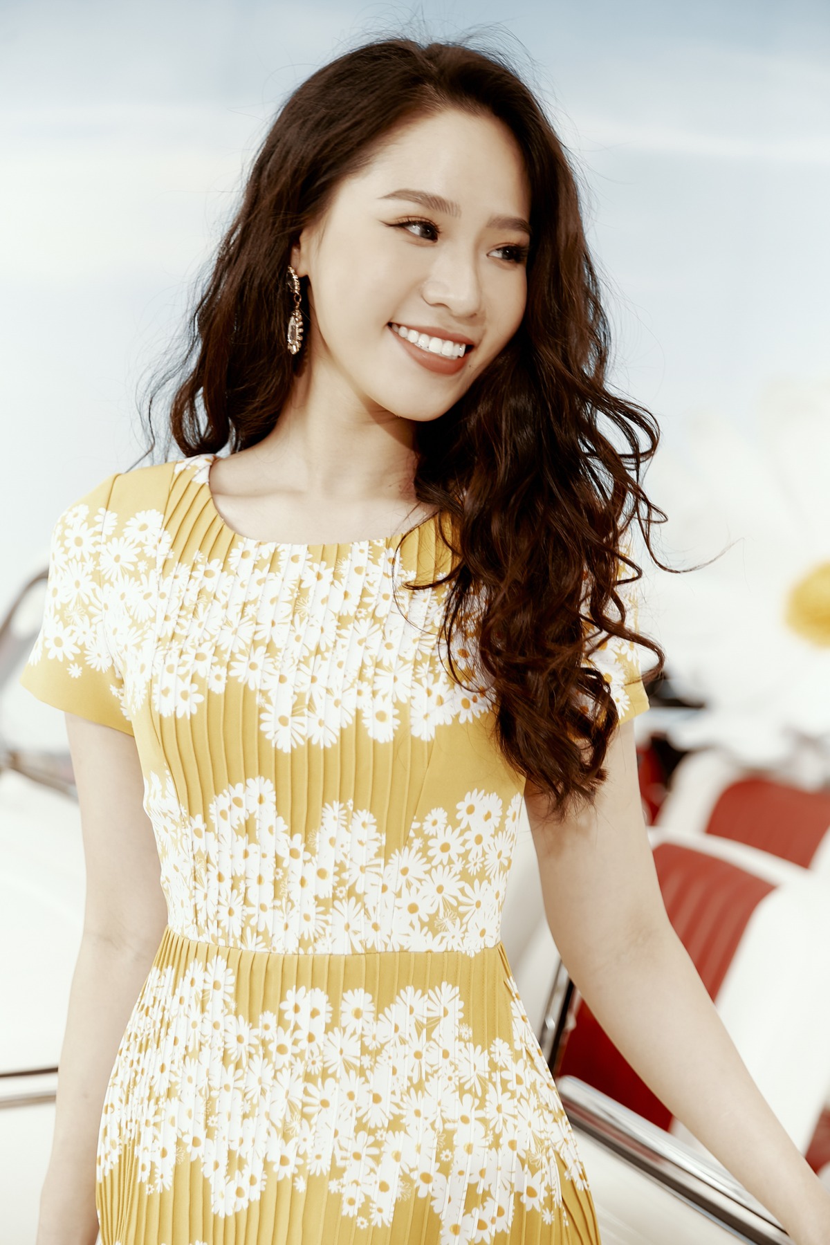 Họa tiết cúc họa mi biến tấu ấn tượng trong các thiết kế mới của Elise