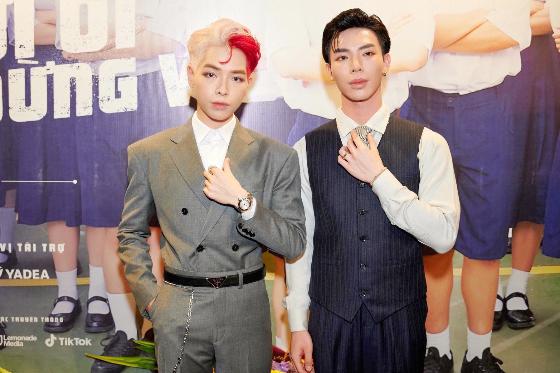 Đức Phúc – Erik cùng nhau diện phụ kiện hàng hiệu sang trọng